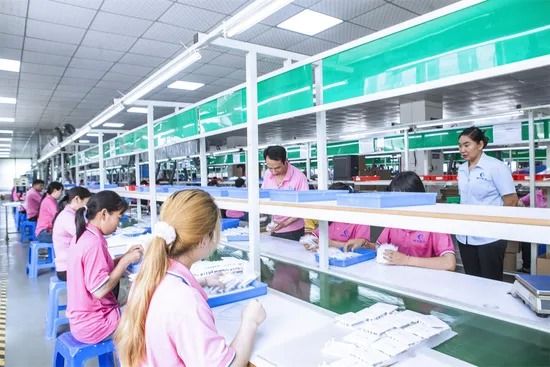 Zewnętrzna antena 5G 4G LTE pełnopasmowa z zyskiem 7 dBi i temperaturą pracy od -20°C do +60°C, antena prętowa o wysokim zysku